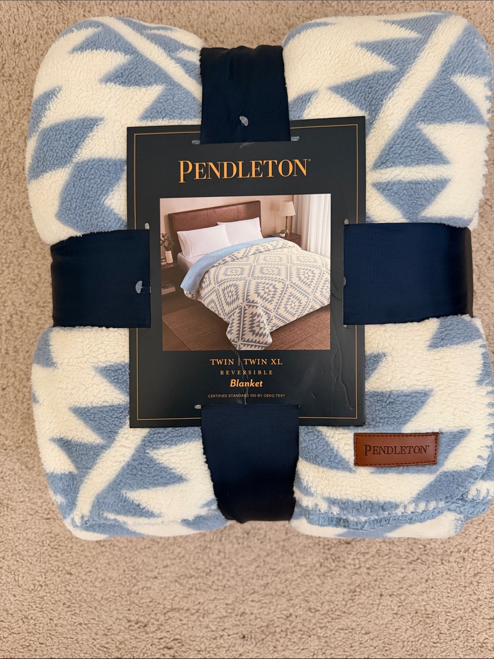 Pendleton Twin/Twin XL Reversible Fleece Blanket - Picture 2 of 3